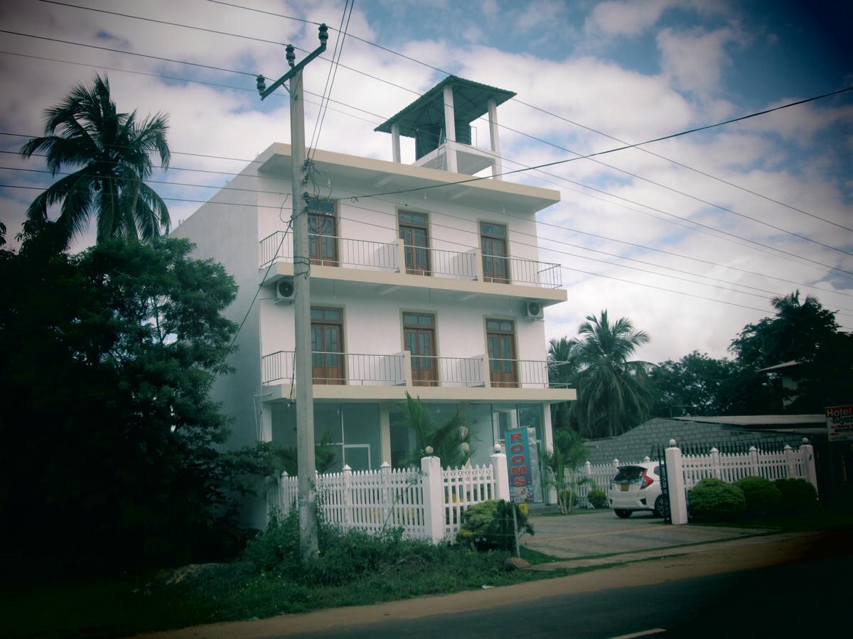 Hotel Kiyara Dambulla Exterior foto