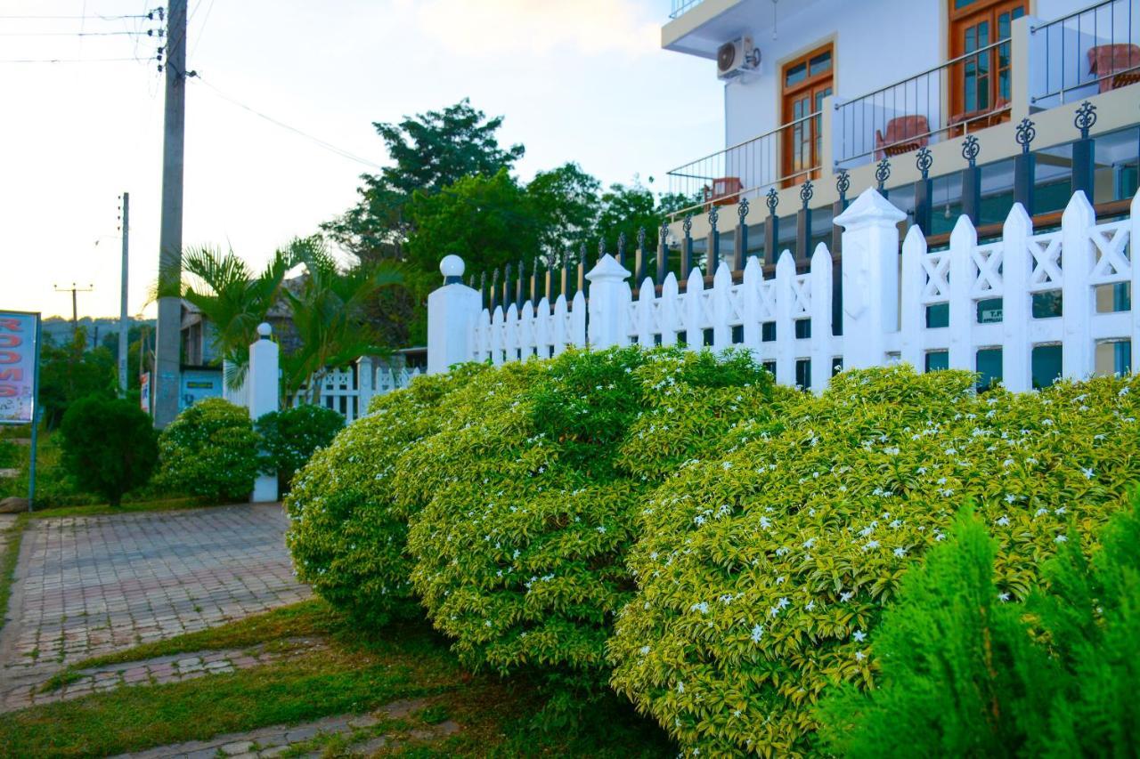 Hotel Kiyara Dambulla Exterior foto